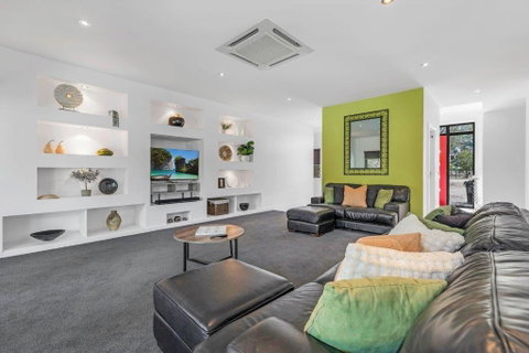 Riverlyne - Riverfront Holiday Home - Accommodation Nelson Bay 2