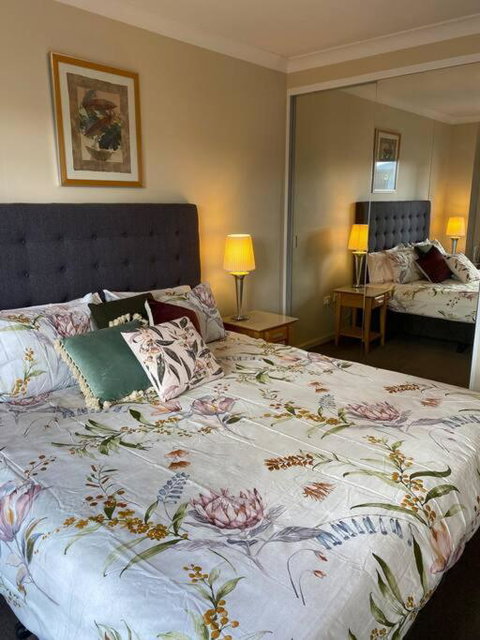 RIVERSIDE CITY VIEW PARKING NETFLIX WIFI WINE FREE - Accommodation Nelson Bay 1