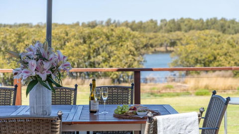 Riverside Retreat, Coolangatta, Near Seven Mile Beach - Accommodation Nelson Bay 2