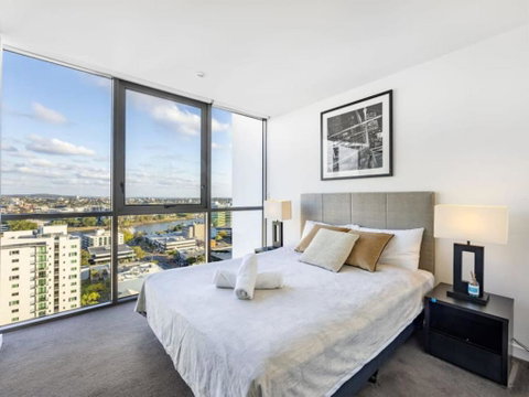 Riverview 2BR Delicate Apt, 1min To Train Station - Accommodation Nelson Bay 3