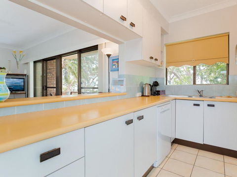 Sailfish, 4,46 Magnus Street- Unit With Water Views And Close To Town - Accommodation Nelson Bay 3
