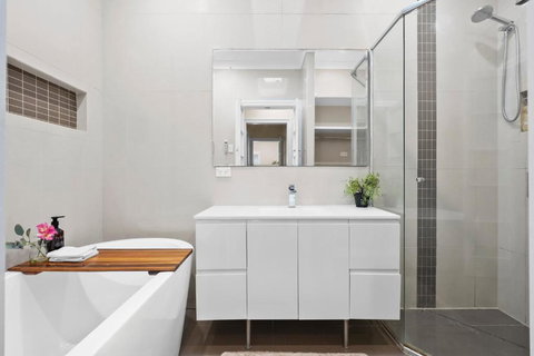 Room In Large Home 6 Min To CBD - Nelson Bay Accommodation.com 3