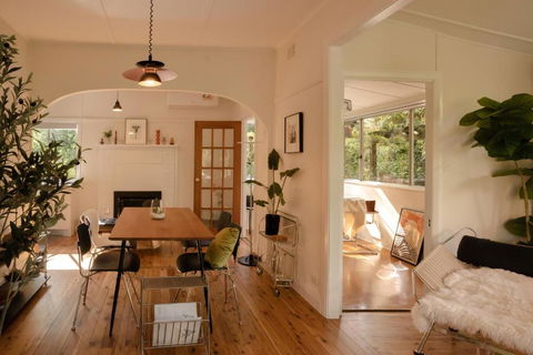 Romantic Garden Cottage With Home Cinema - Nelson Bay Accommodation.com 1