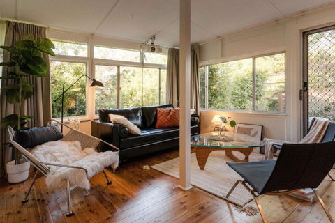 Romantic Garden Cottage With Home Cinema - Nelson Bay Accommodation.com 3