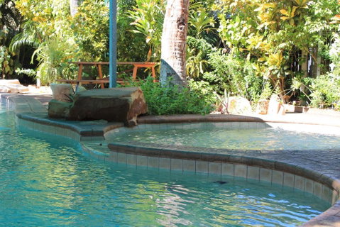 Roey Backpackers And Party Bar - Accommodation Nelson Bay 0