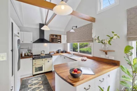Romantic Lakeview Cottage - Accommodation Nelson Bay 2