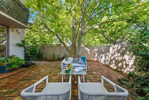 Romantic Retreat With Garden - Accommodation Nelson Bay 1