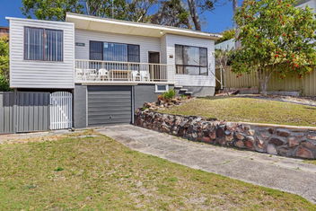 Ronem Cottage 5 Gloucester Street with Accommodation Nelson Bay