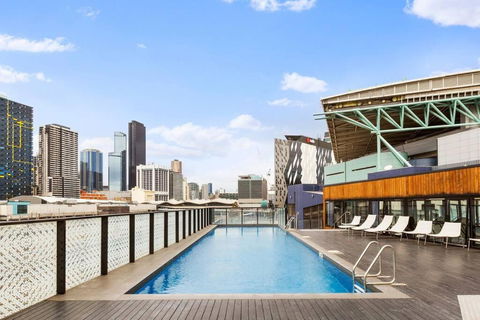 Rooftop Pool 2BR Apt At Marvel Stadium With Free Parking - Accommodation Nelson Bay 3