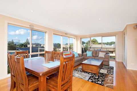 Rose - Accommodation Nelson Bay 0