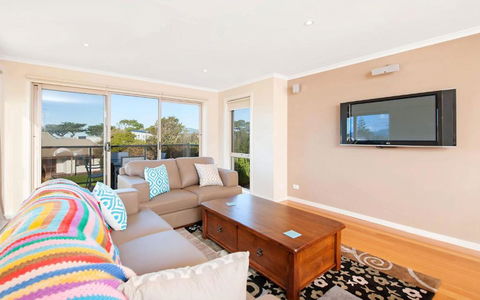 Rose - Accommodation Nelson Bay 1