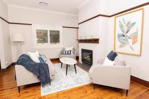 Rose Hill On Hamer, 1940s Charming Cottage Near Cook Park - Accommodation Nelson Bay 2