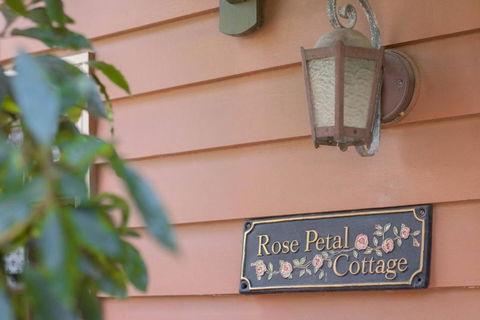 Rose Petal Cottage - Accommodation Nelson Bay 1