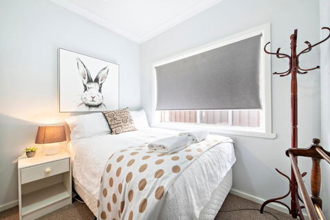 Rosewood Cottage - Stroll To Central, Cosy Escape - Accommodation Nelson Bay 2