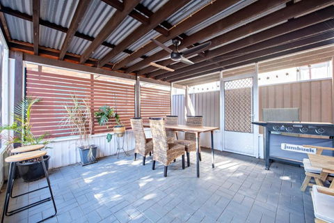 Rosewood Cottage - Stroll To Central, Cosy Escape - Accommodation Nelson Bay 3