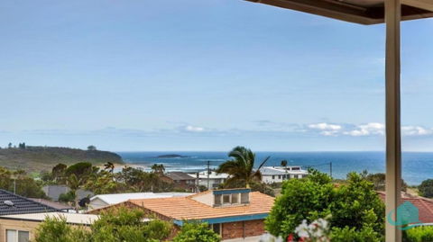 Rosies Retreat - 300m To The Sandy Shores Of Caves Beach - Accommodation Nelson Bay 1