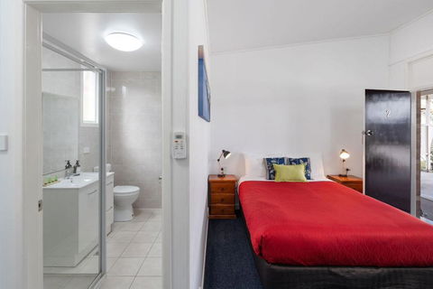 Royal Motel Tenterfield - Accommodation Nelson Bay 1
