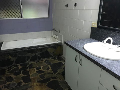 Royal Palm Cottage, Entire Two Bedroom 2 Bathroom House With Pool - Accommodation Nelson Bay 3