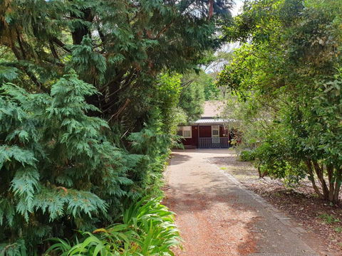 Rustic Queen Of Leura - Nelson Bay Accommodation.com 0
