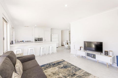 Safari Family Stay - EXECUTIVE ESCAPES - Nelsons Bay Accommodation 0