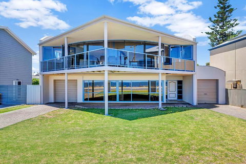 Sail Away - Aldinga Beach - C21 SouthCoast Holidays - Accommodation Nelson Bay 1
