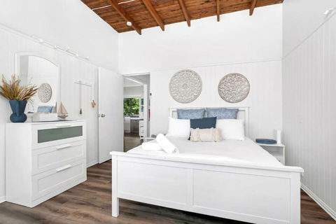 Sally Beach House With Ocean Views - Accommodation Nelson Bay 2