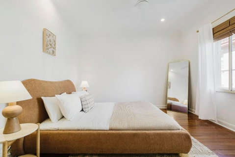 Salmon Calm - Trendy Velvet Allure By Albert Park - Accommodation Nelson Bay 0