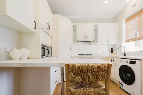 Salmon Calm - Trendy Velvet Allure By Albert Park - Accommodation Nelson Bay 1
