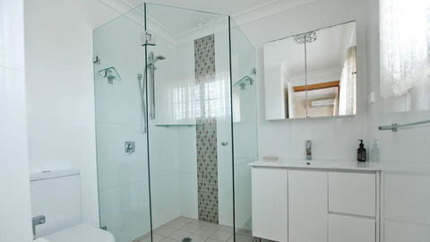 Salt Water Villa Bermagui Four Bedroom Central Location With Wifi - Accommodation Nelson Bay 3