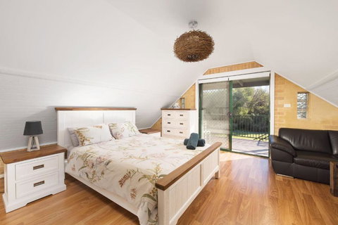 Salt Wood Cabin Style Retreat - Accommodation Nelson Bay 2