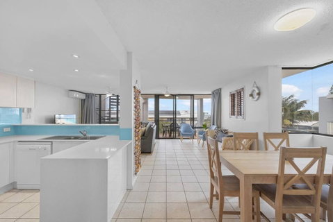 Salty Breeze - Rooftop Terrace & Jacuzzi - Accommodation Nelson Bay 1