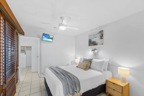 Salty Breeze - Rooftop Terrace & Jacuzzi - Accommodation Nelson Bay 2