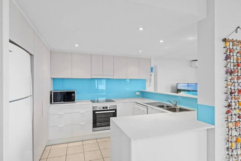 Salty Breeze - Rooftop Terrace & Jacuzzi - Accommodation Nelson Bay 3