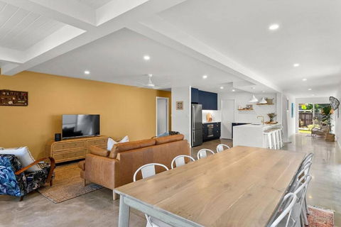 Salty Crab Bungalow - Accommodation Nelson Bay 2