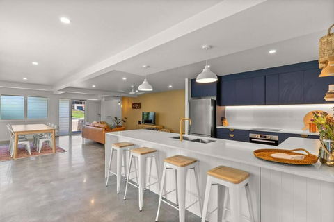 Salty Crab Bungalow - Accommodation Nelson Bay 0