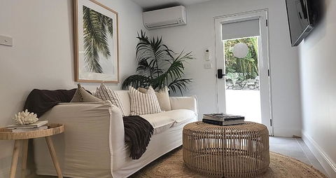 SALTY PALMS -Seaside Studio Apartment - Nelson Bay Accommodation.com 3