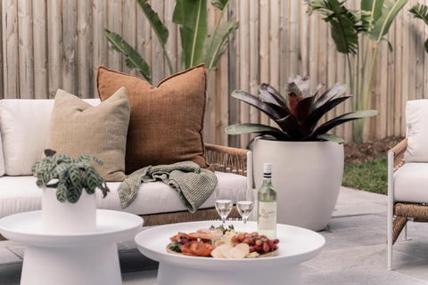 SALTY PALMS On HENLEY -THREE - Nelson Bay Accommodation.com 1