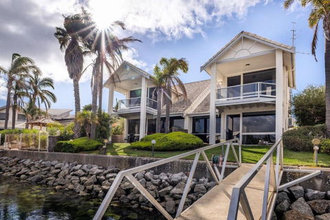 Salty Views - Accommodation Nelson Bay 0
