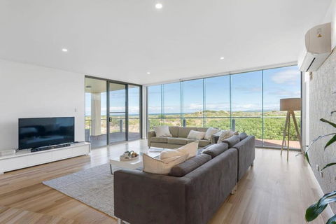 Samphire Middleton-Beach - BYO Linen - Wi-Fi-Luxury-Family - Accommodation Nelson Bay 0