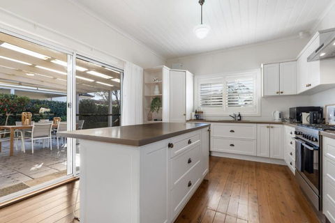 Sampson Cottage - Historic Charm - Accommodation Nelson Bay 2