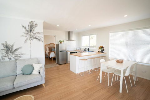 Sanbis Cabin - Hidden Boutique Retreat, Sea Views - Accommodation Nelson Bay 2