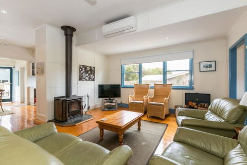 Sand Surf And Sunshine - Accommodation Nelson Bay 2