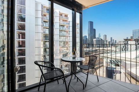 Rooftop Pool Stunning Apt At Marvel Stadium With Free Parking - Accommodation Nelson Bay 3