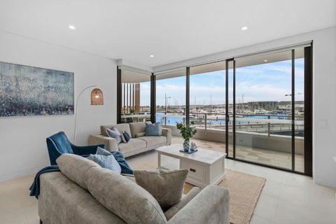 Sailview Escape - A Tranquil Marina Hideaway - Accommodation Nelson Bay 0