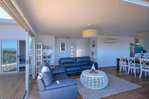 Sandbar Beach House - Accommodation Nelson Bay 2