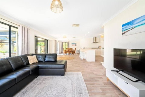 Sandpiper House - Family & Pet Friendly - Accommodation Nelson Bay 2