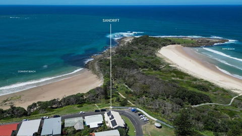 Sandrift Two - Oceanstays - Accommodation Nelson Bay 3