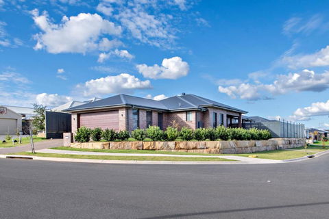 Sandstone - Family Entertainer, Refined Living - Accommodation Nelson Bay 3