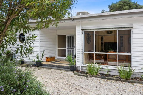 SANDY ANN At Lonnie - Accommodation Nelson Bay 1