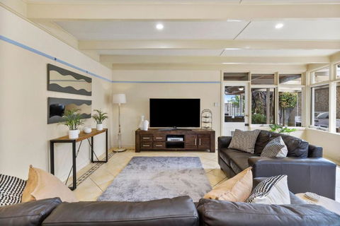 SANDY ANN At Lonnie - Accommodation Nelson Bay 2